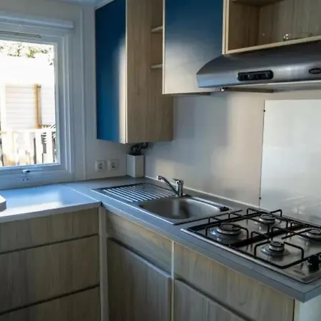 Mobil-home Confortable A Pour 4 Personnes - Api-1-52-1628 *