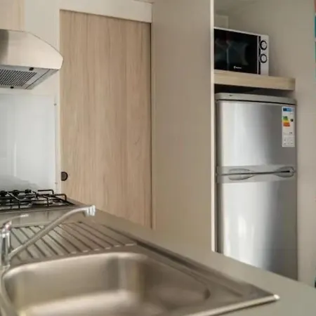 Mobil-home Confortable A Pour 4 Personnes - Api-1-52-1628 Calvisson
